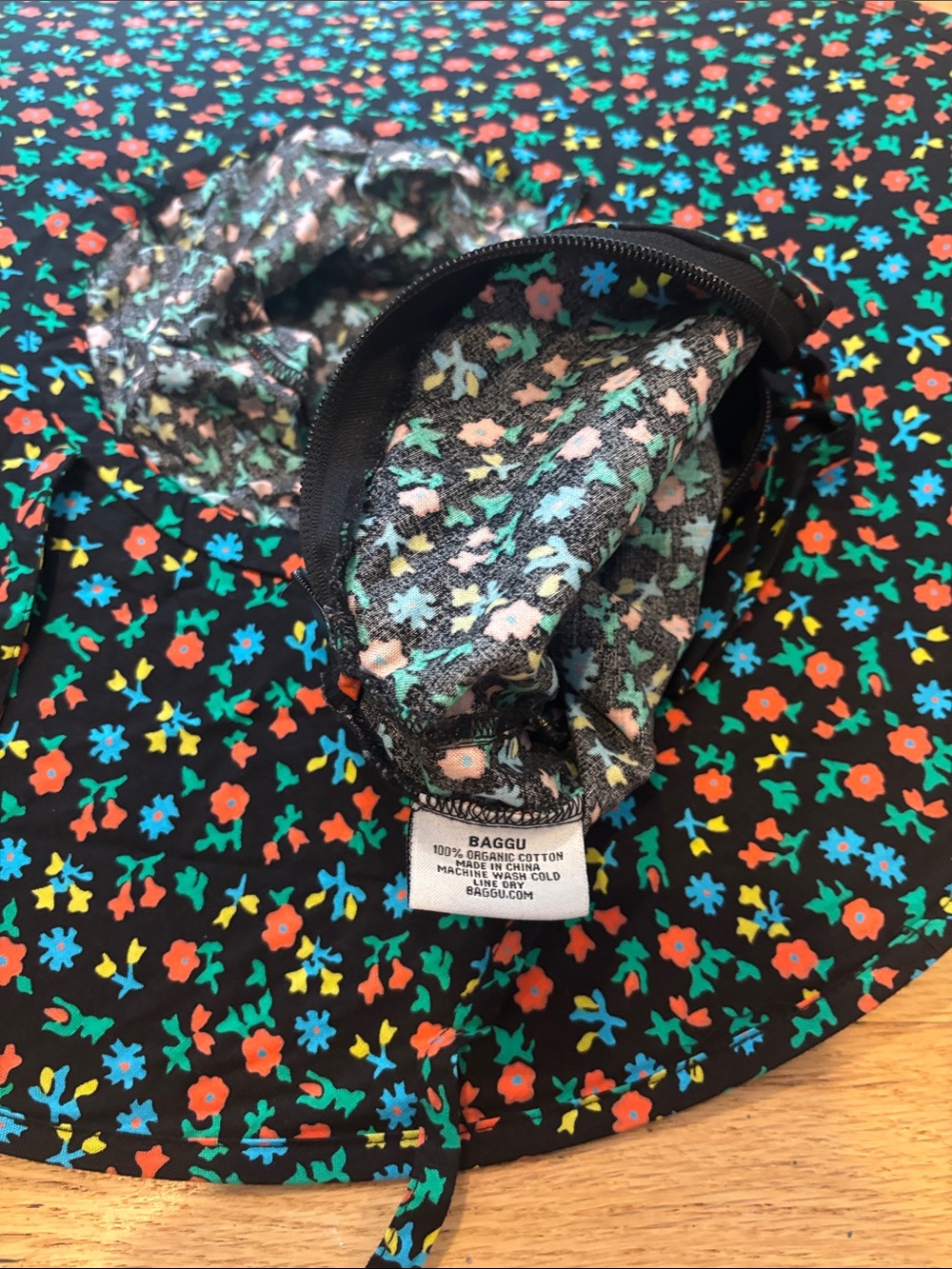 Baggu Wide-Brim Sun Hat with Floral Print - Black with Multicolor Flowers - Picture 3 of 4